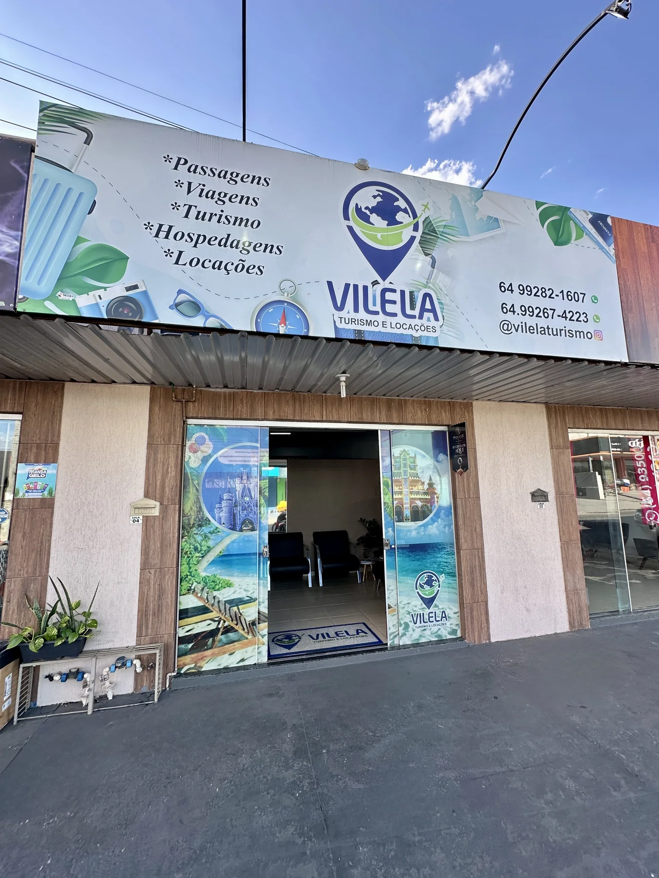 Fachada do escritório da Vilela Turismo em Caldas Novas